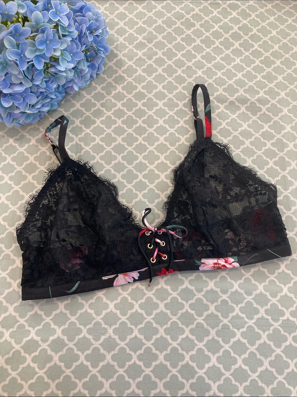 Atelier Victoria’s Secret Silk Lace Unlined Bralette XXL
